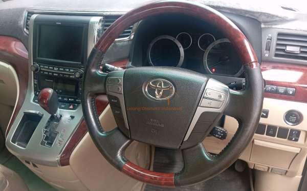 TOYOTA ALPHARD 2.4 2WD