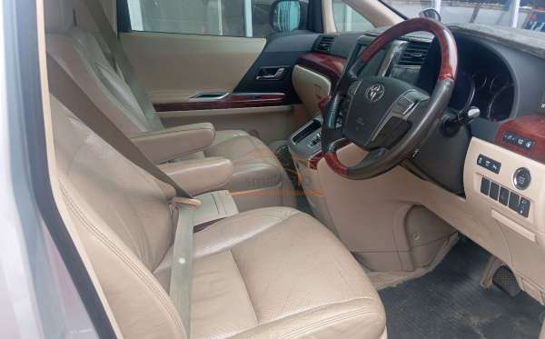 TOYOTA ALPHARD 2.4 2WD