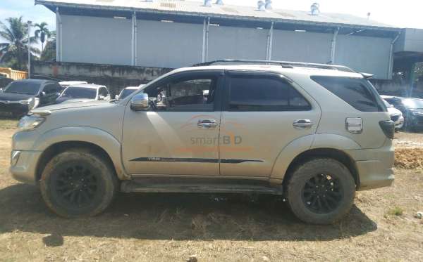 TOYOTA FORTUNER G 2.4