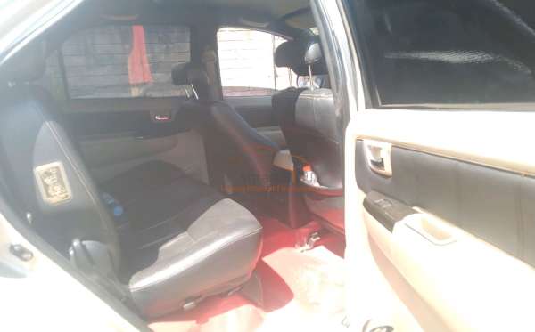 TOYOTA FORTUNER G 2.4