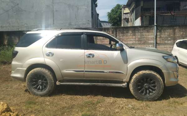 TOYOTA FORTUNER G 2.4