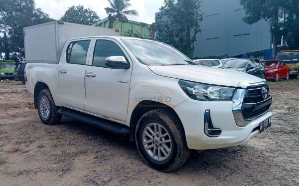 TOYOTA HILUX 2.4G DC 4X4