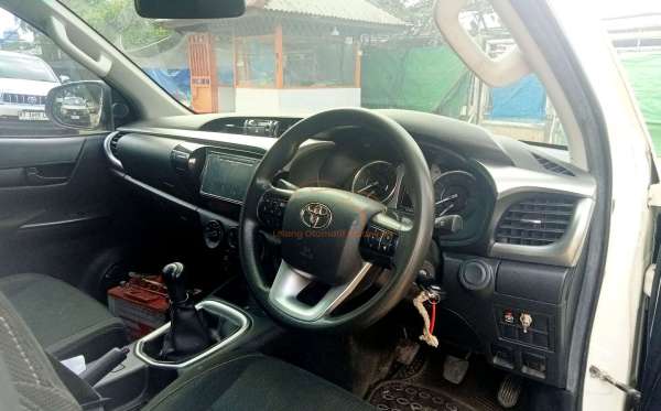 TOYOTA HILUX 2.4G DC 4X4