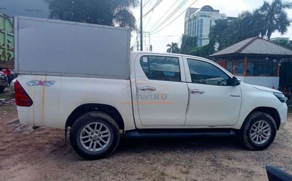 TOYOTA HILUX 2.4G DC 4X4