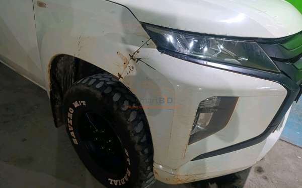 MITSUBISHI TRITON
