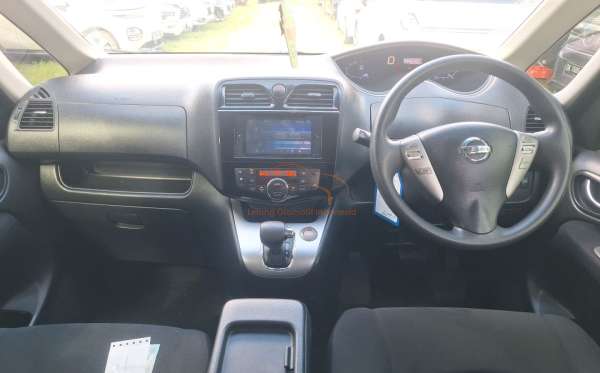 NISSAN SERENA 2.0