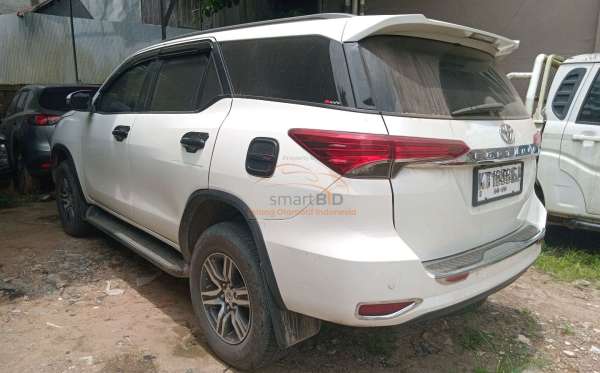TOYOTA FORTUNER