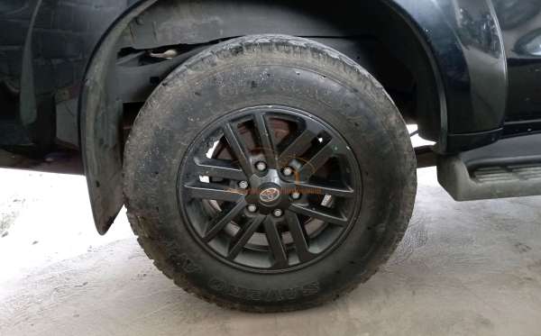 TOYOTA FORTUNER 2.5G AT