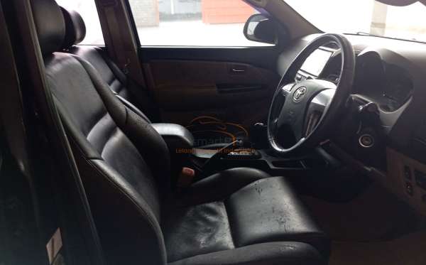 TOYOTA FORTUNER 2.5G AT