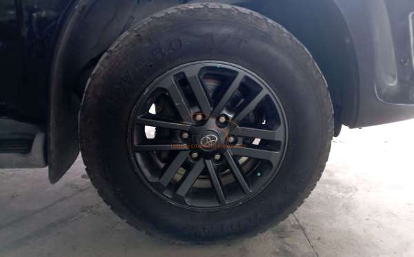 TOYOTA FORTUNER 2.5G AT