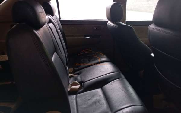 TOYOTA FORTUNER 2.5G AT