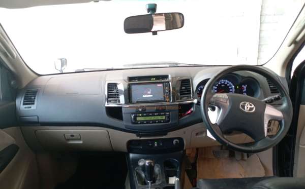 TOYOTA FORTUNER 2.5G AT