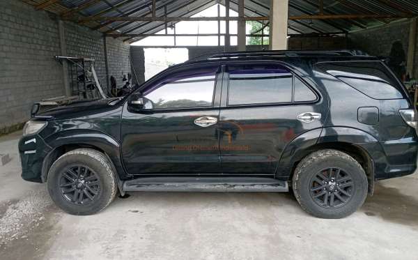 TOYOTA FORTUNER 2.5G AT
