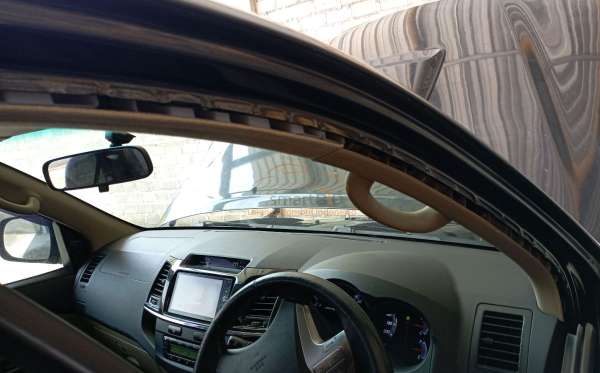 TOYOTA FORTUNER 2.5G AT