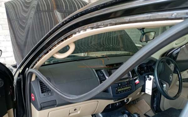 TOYOTA FORTUNER 2.5G AT