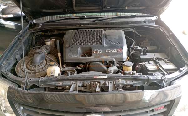 TOYOTA FORTUNER 2.5G AT