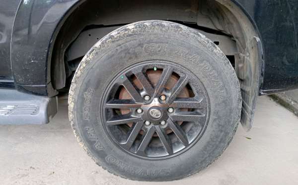 TOYOTA FORTUNER 2.5G AT