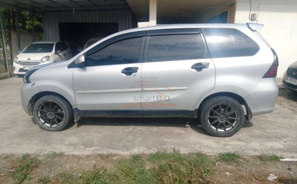 DAIHATSU XENIA R