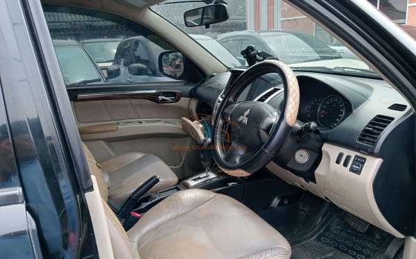 MITSUBISHI PAJERO SPORT 2.5 D EXCEED (4X2)