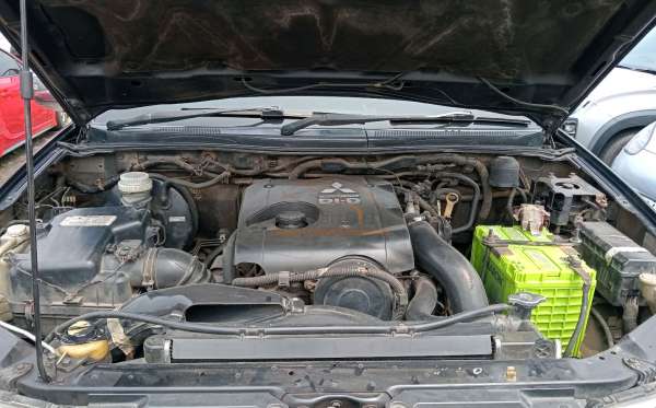 MITSUBISHI PAJERO SPORT 2.5 D EXCEED (4X2)