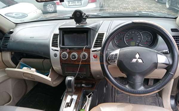 MITSUBISHI PAJERO SPORT 2.5 D EXCEED (4X2)
