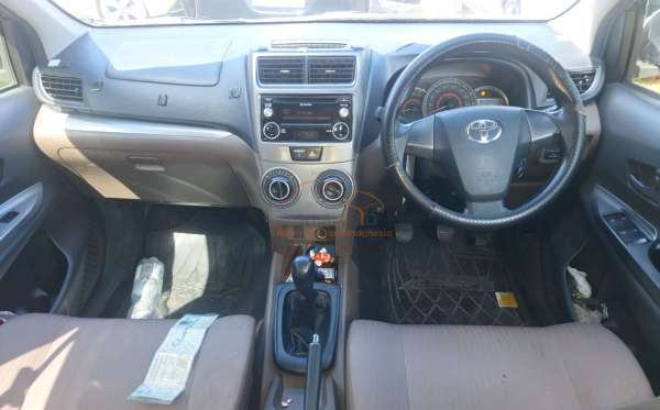TOYOTA AVANZA