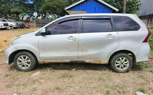 TOYOTA AVANZA VELOZ