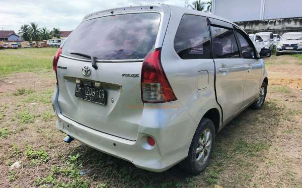 TOYOTA AVANZA VELOZ