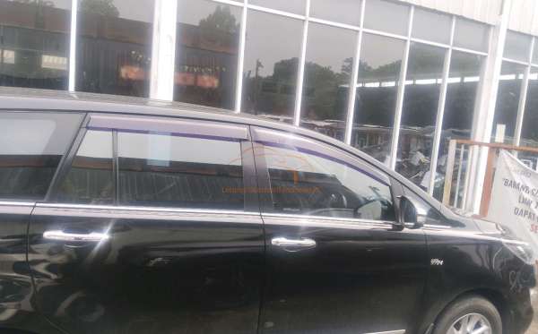 TOYOTA INNOVA  2.0 Q