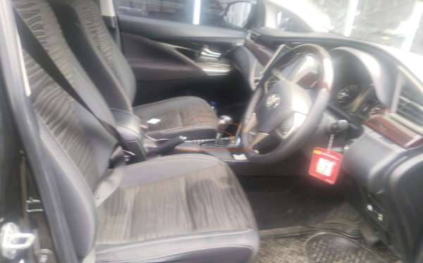 TOYOTA INNOVA  2.0 Q