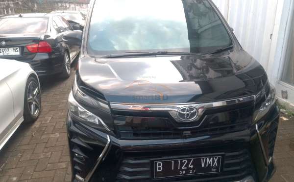 TOYOTA VOXY 2.0 AT