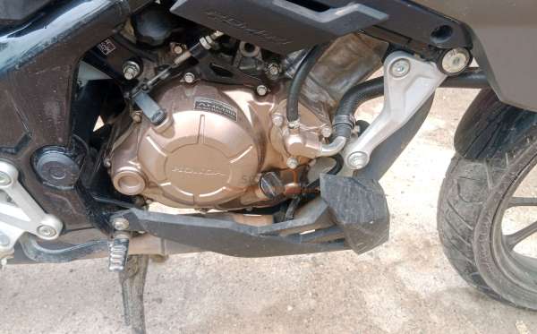 HONDA CB 150 R