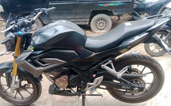 HONDA CB 150 R