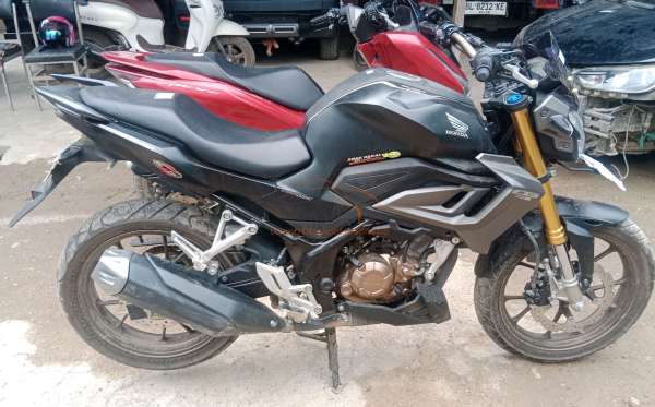 HONDA CB 150 R