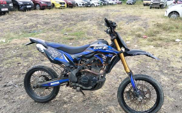 KAWASAKI  D-TRACKER SE