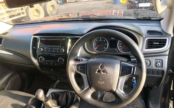 MITSUBISHI PAJERO SPORT 2.5L GLX (4X4)