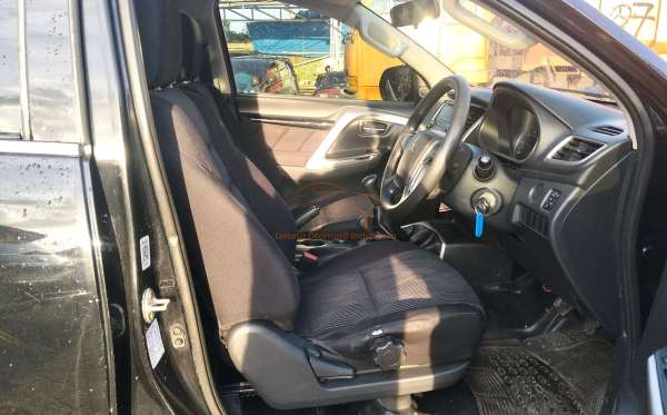 MITSUBISHI PAJERO SPORT 2.5L GLX (4X4)