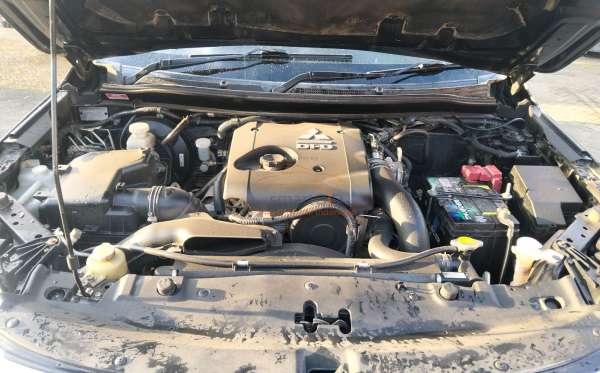 MITSUBISHI PAJERO SPORT 2.5L GLX (4X4)