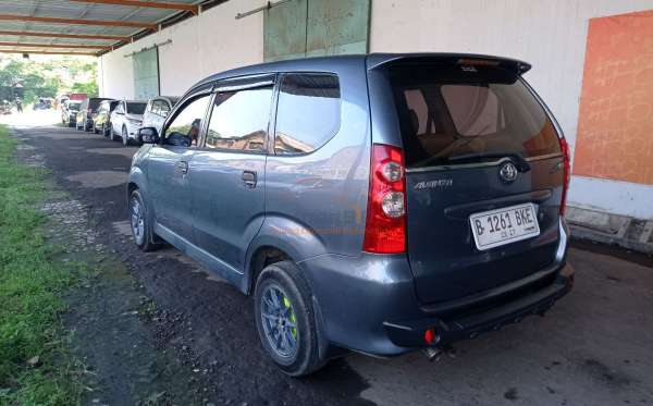 TOYOTA AVANZA