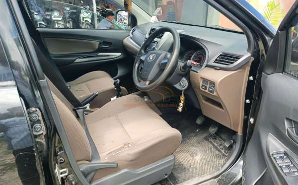 TOYOTA AVANZA