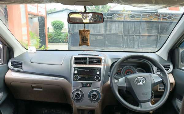 TOYOTA AVANZA
