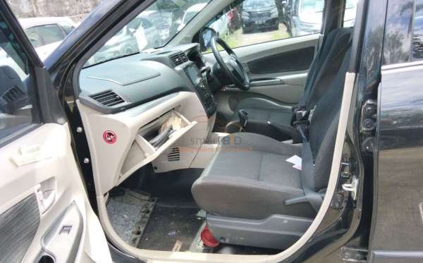 TOYOTA AVANZA