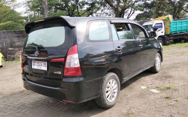 TOYOTA INNOVA E