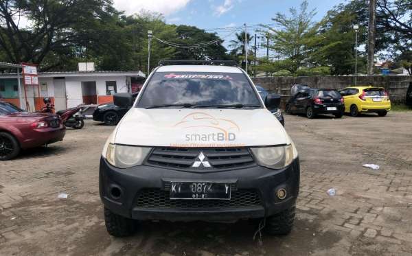MITSUBISHI STRADA CR 2.8 AM DC GLX (4X4)