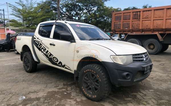MITSUBISHI STRADA CR 2.8 AM DC GLX (4X4)