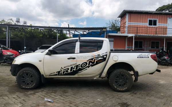 MITSUBISHI STRADA CR 2.8 AM DC GLX (4X4)