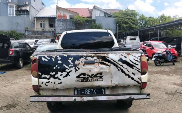 MITSUBISHI STRADA CR 2.8 AM DC GLX (4X4)