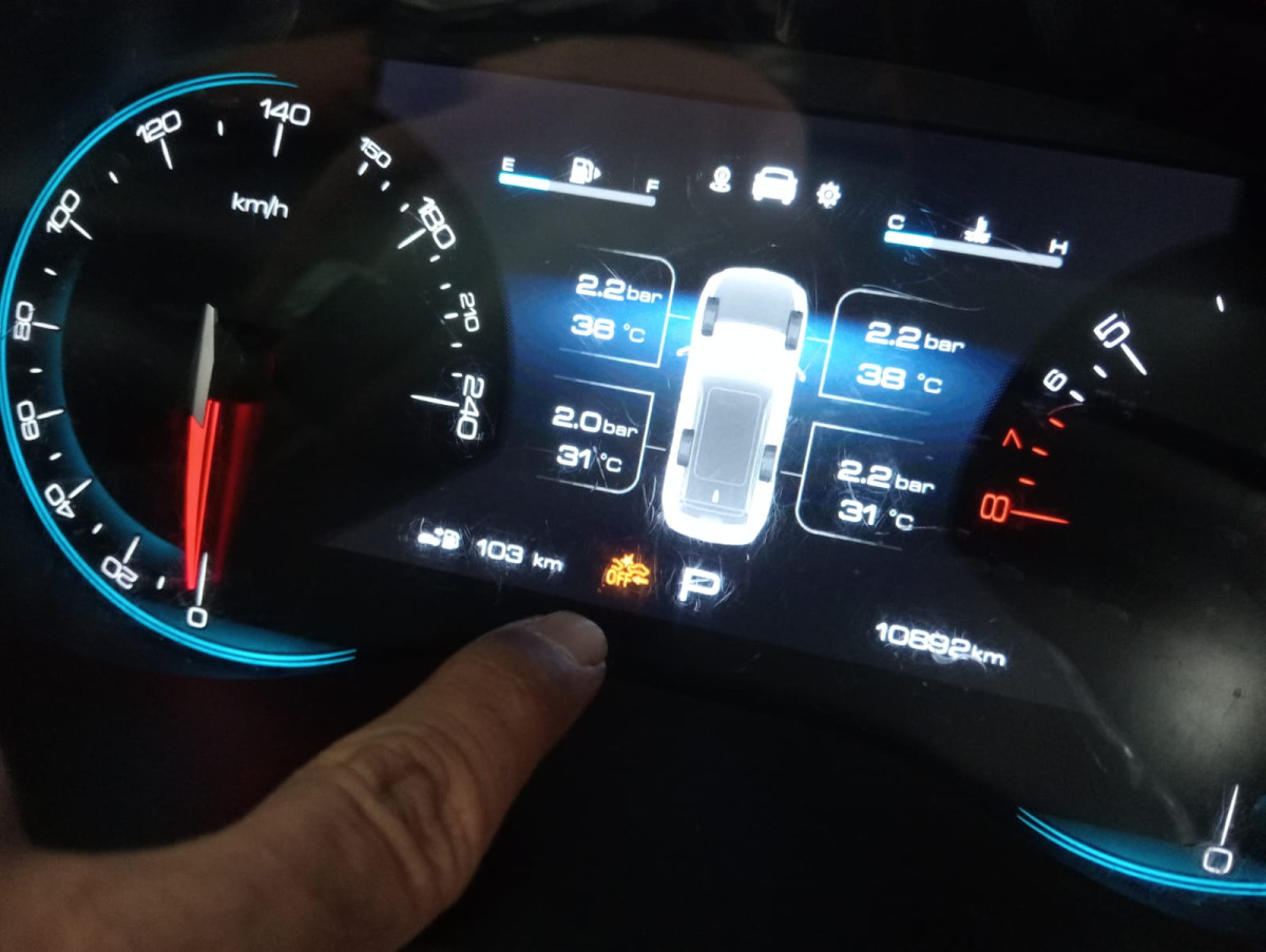 WULING  ALMAZ Almaz 1.5LT LUX + SC CVT (4X2) A/T