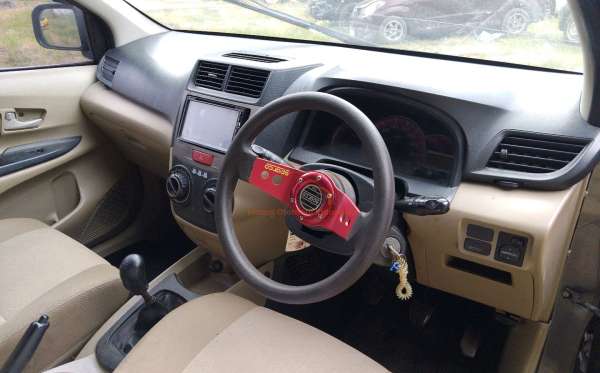 TOYOTA AVANZA