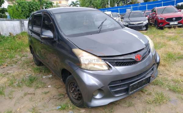 TOYOTA AVANZA